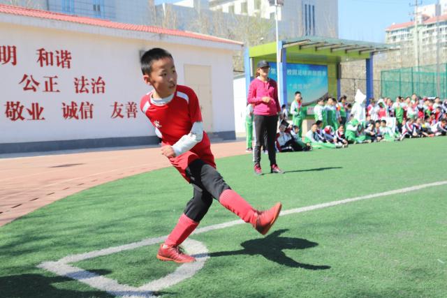 世界杯-巴洛贡破门+直红蒂尔曼建功 十人美国2-0波黑将战比利时
